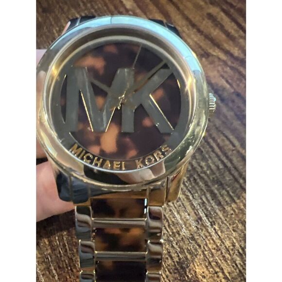 MICHAEL KORS RUNWAY GOLD TONE & TORTOISE BROWN LOGO MK BRACELET WATCH MK5788 EUC - Picture 9 of 10